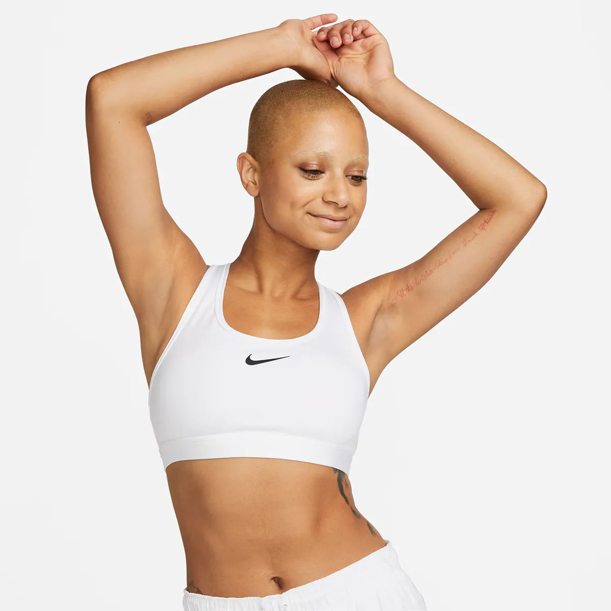 

Женский спортивный бюстгальтер Nike Swoosh со средней поддержкой, белый