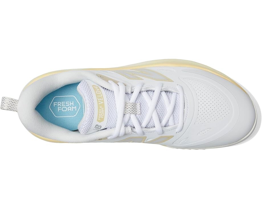 Кроссовки New Balance Fresh Foam Velov4 Turf-Trainer, цвет White/Team Gold — фото 2