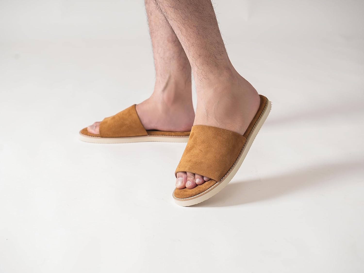Мужские летние сандалии SoleilSandal из замши, удобные шлепанцы с стелькой из пены с эффектом памяти, подошва из ЭВА, нескользящие, повседневные модные I-слайды, Coffee — фото 2