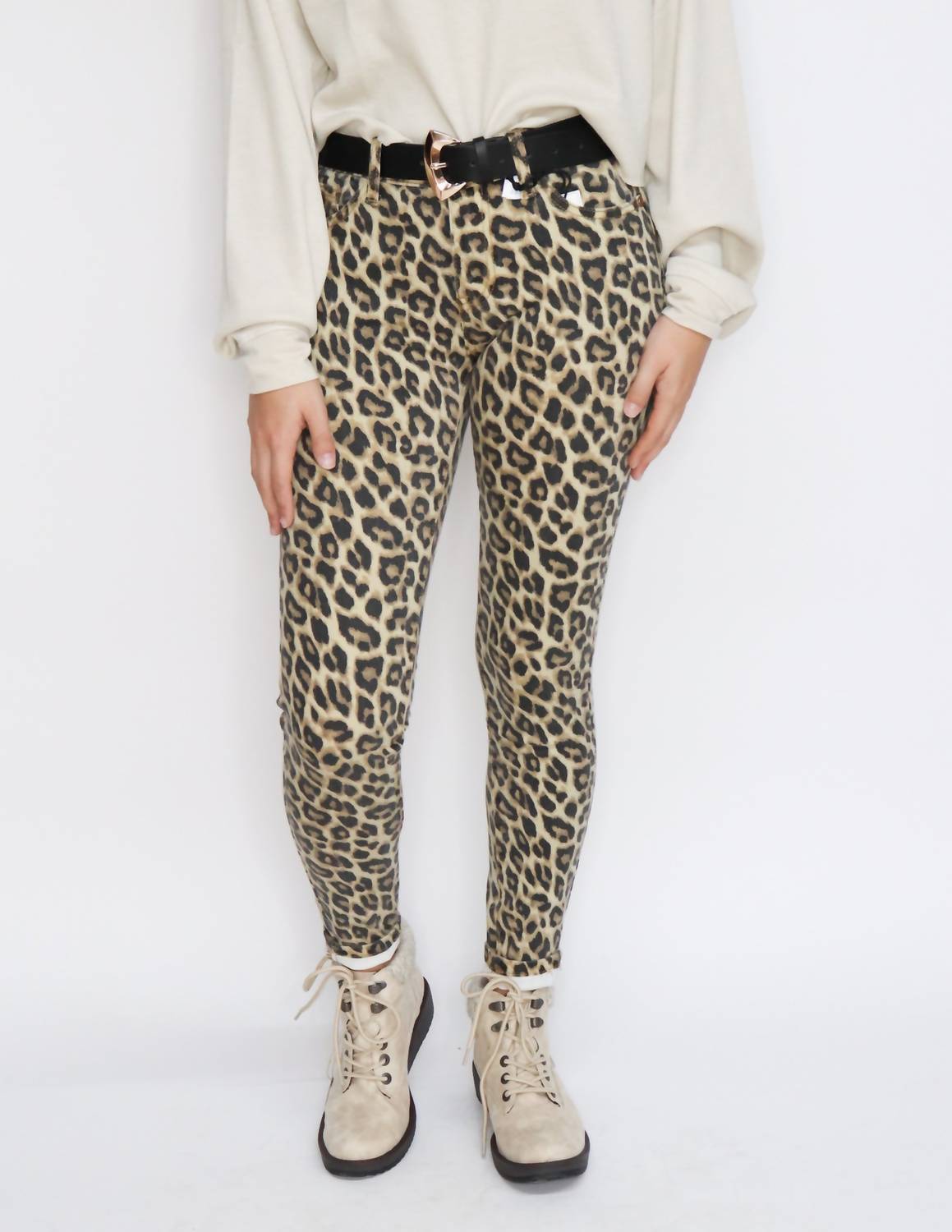 

Узкие брюки Wild Thing в цвете Tan Leopard Judy Blue