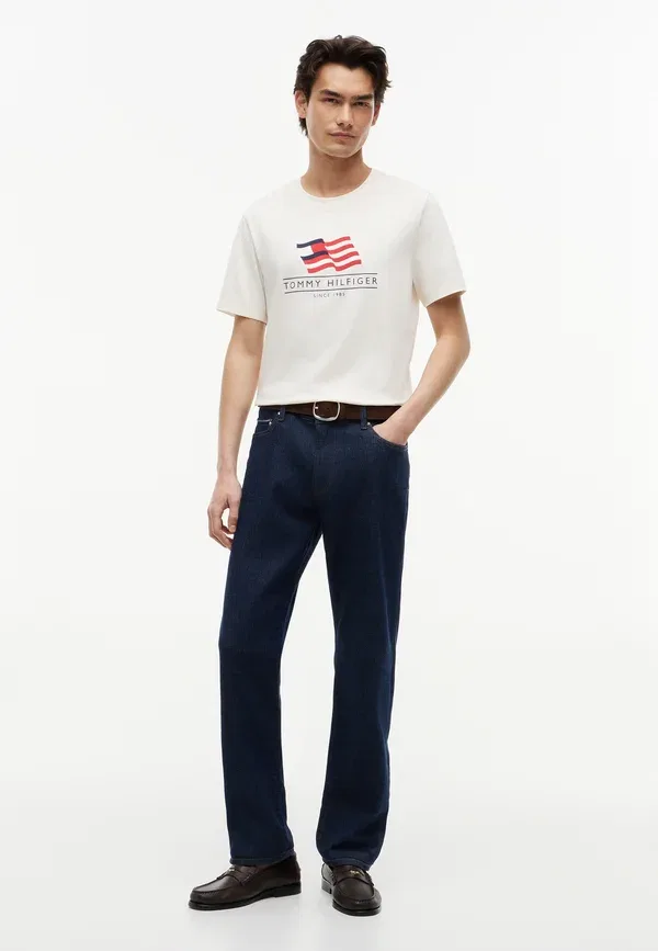 Футболка Tommy Hilfiger Main Flag Regular Tee Americana Capsule Print T-Shirt, слоновая кость — фото 2