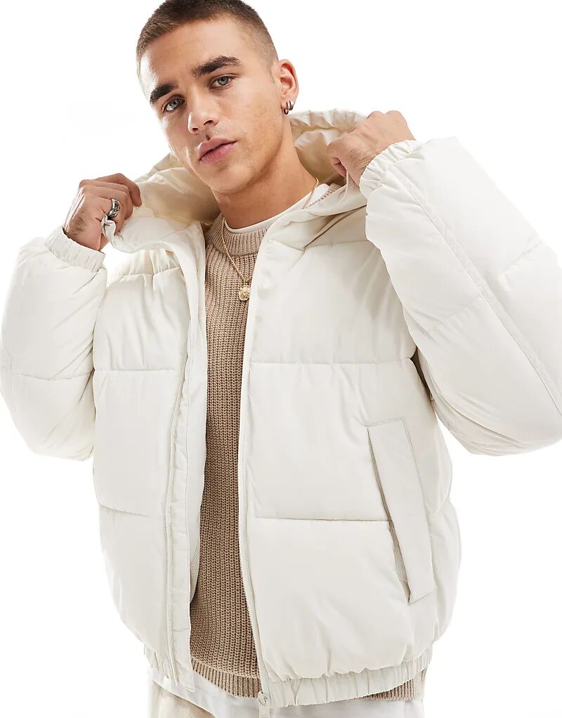 

Куртка-пуховик с капюшоном белого цвета Bershka