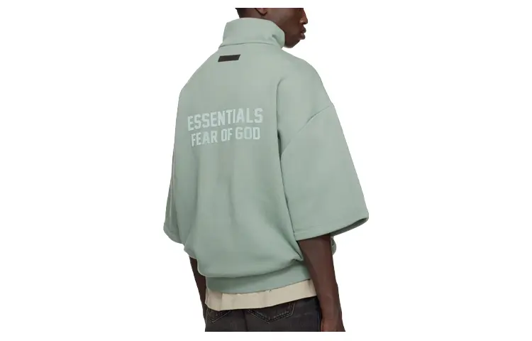 Рубашка с заниженным плечом и полумолнией Fear Of God Essentials, цвет Haze Blue — фото 2