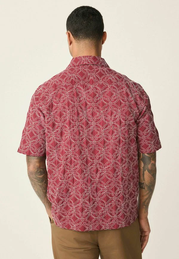 Рубашка с коротким рукавом и вышитым листом, стандартного кроя. Next, Red — фото 3