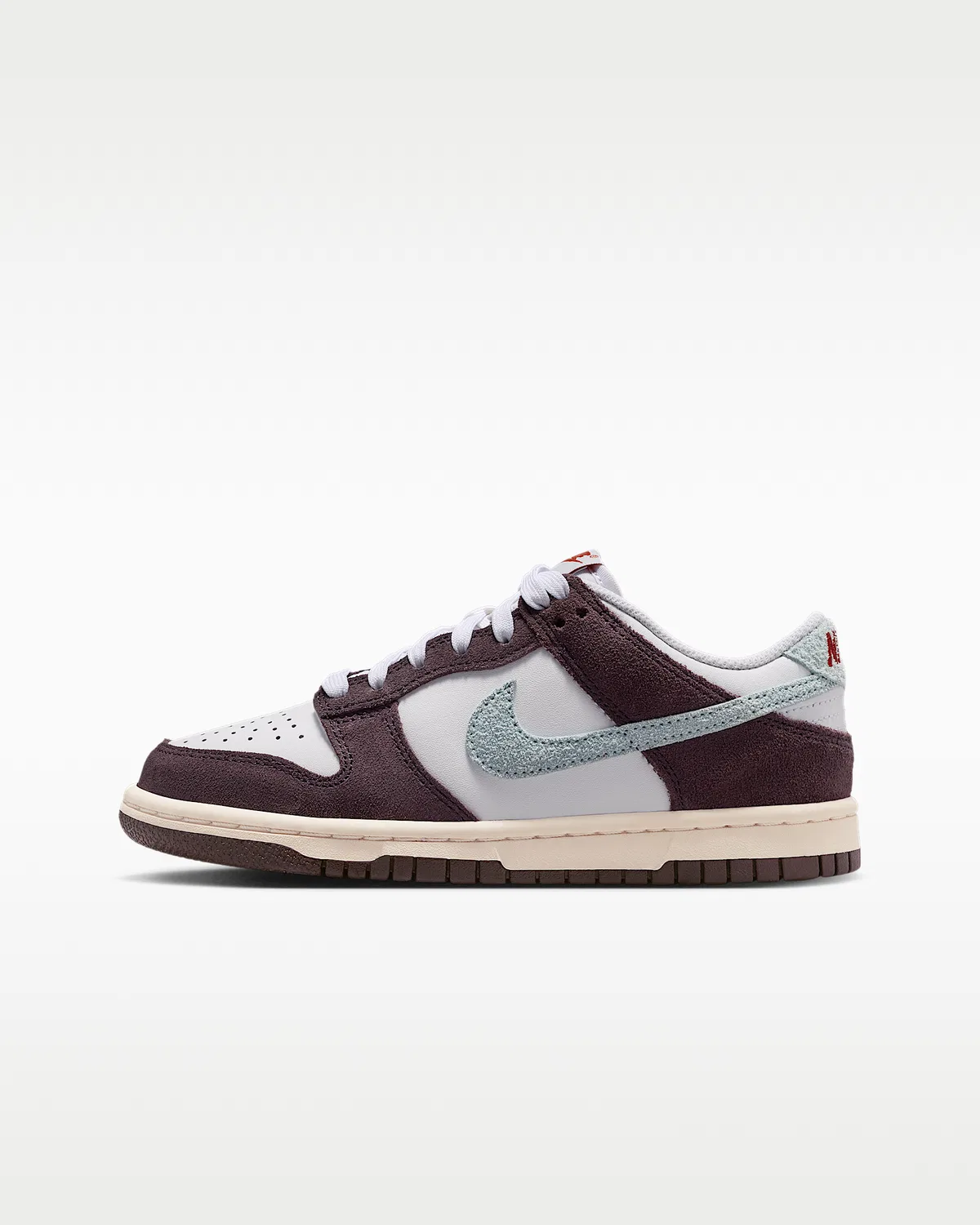 Кроссовки Nike Dunk Low SE для старших детей, White/Burgundy Ash/Team Crimson/Glacier Blue