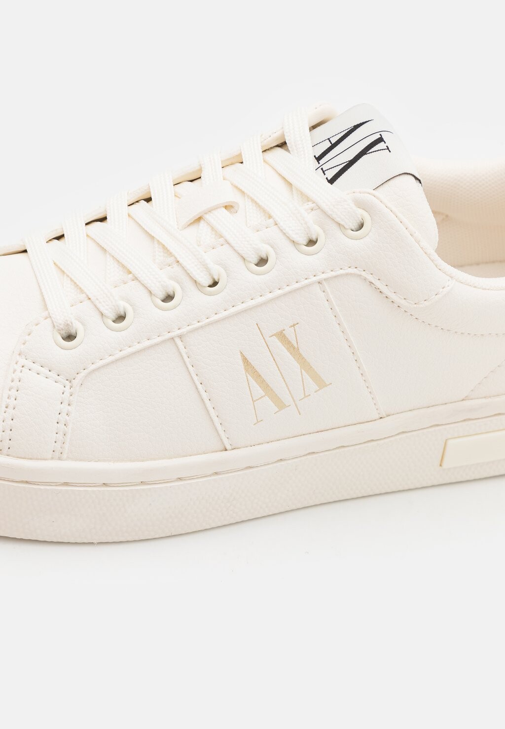 

Кроссовки Armani Exchange, кремовый