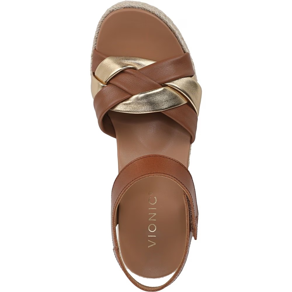 Сандалии на танкетке Saratoga Vionic, tan / gold leather — фото 4