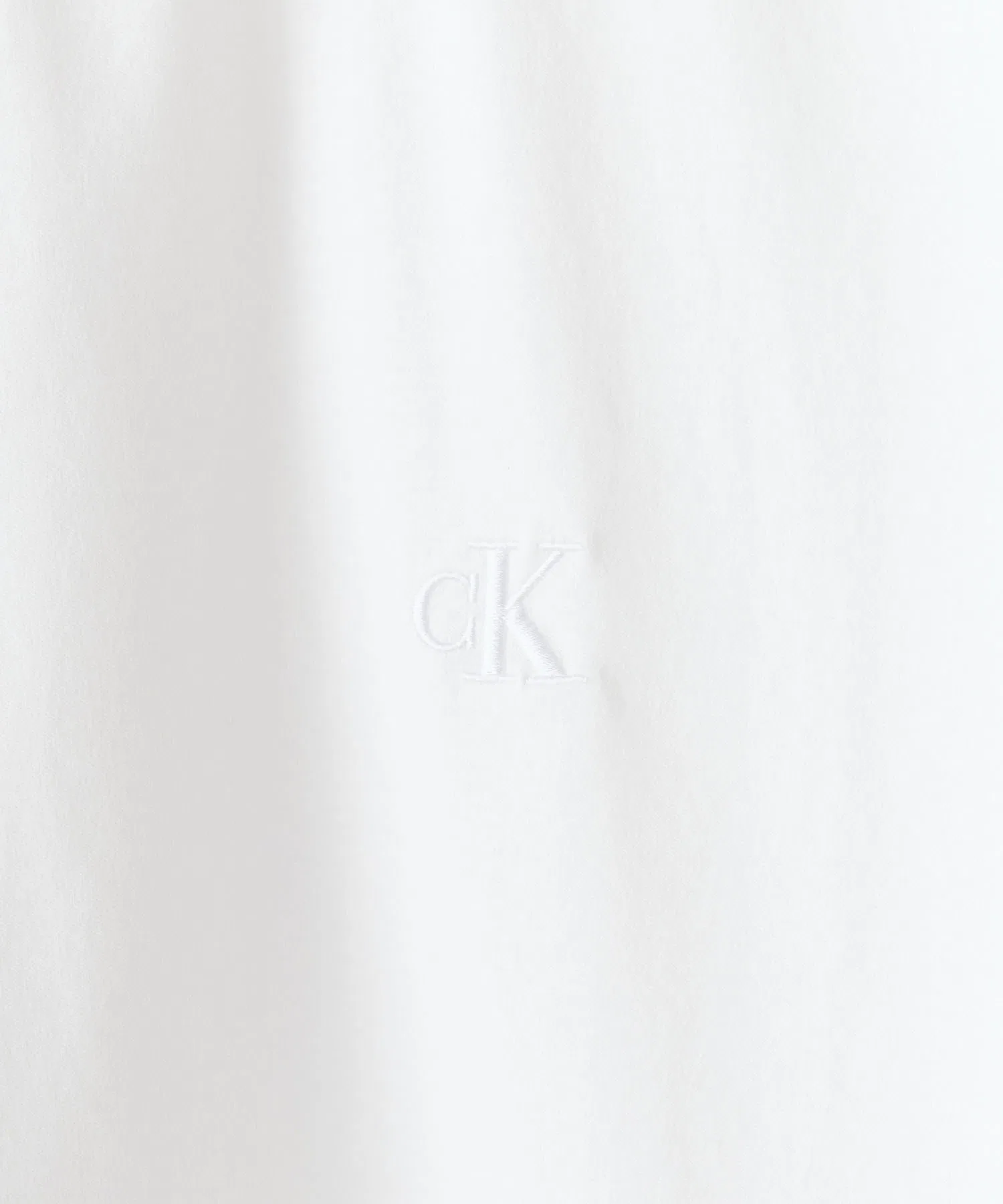 Унисекс футболка Calvin Klein SS REG LIQUID COTTON с логотипом белая — фото 2