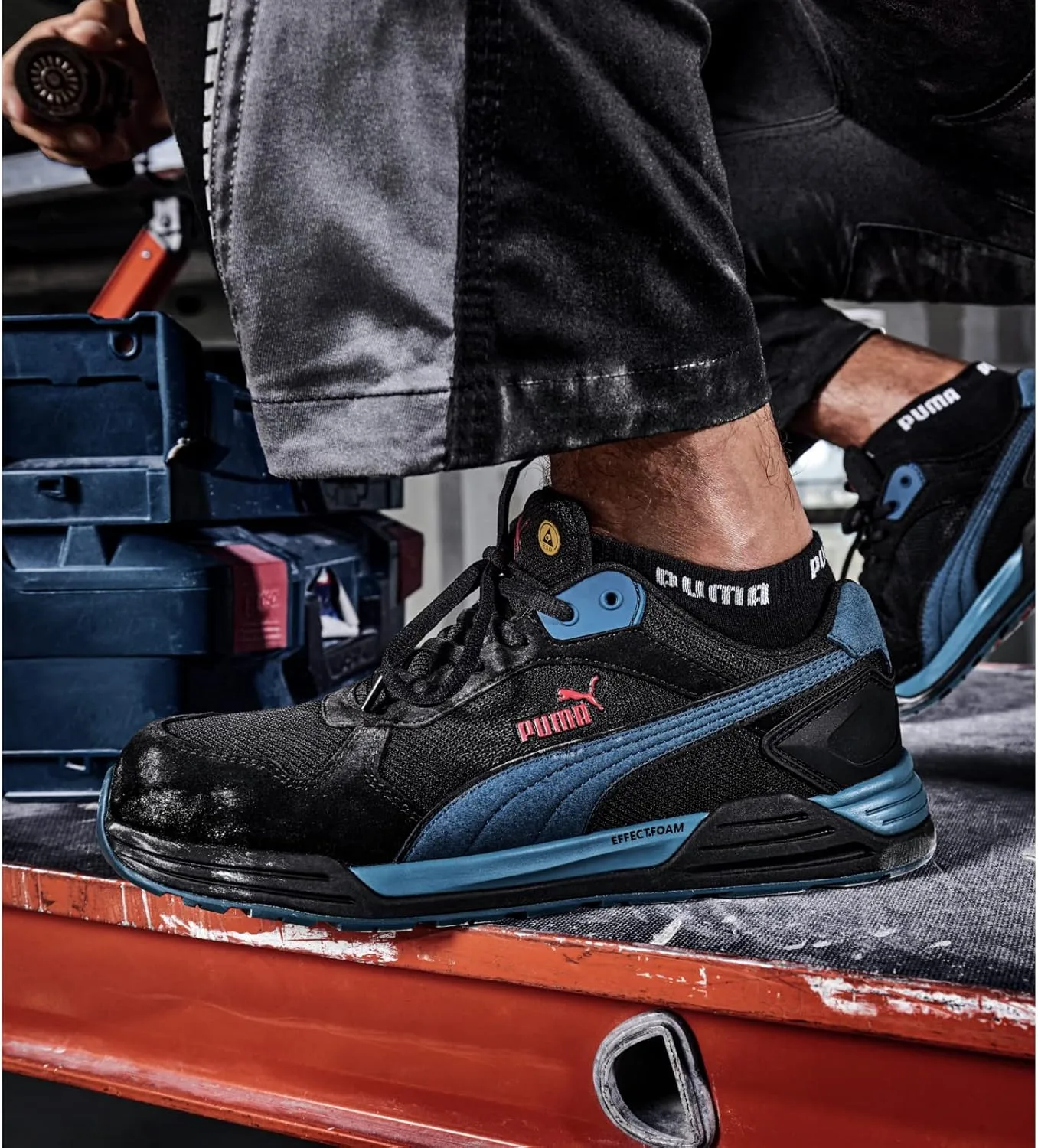 Низкие защитные ботинки PUMA Safety Frontside Low Work Shoe S1P ESD HRO SRC с защитным колпачком. Стекловолокно, низкое энергопотребление, теплоотвод, неметаллический вставок, мужской, черный/синий — фото 2