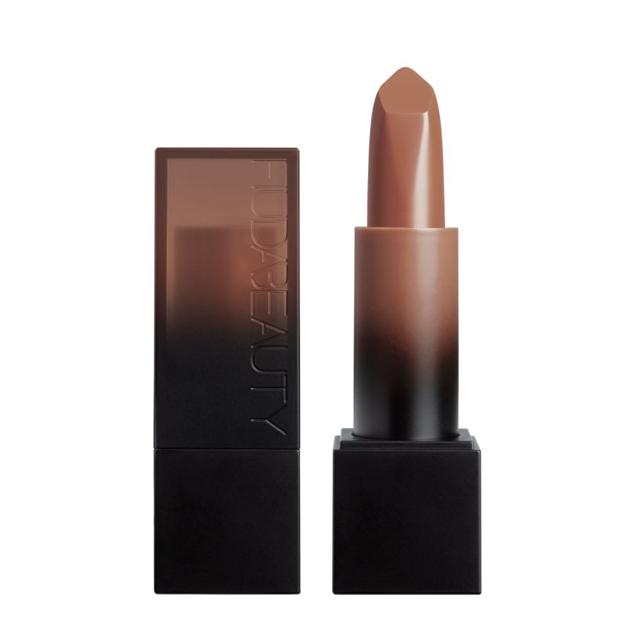 

Увлажняющая кремовая помада power bullet cream glow hydrating lipstick Huda Beauty, цвет bossy brown goal digger, вес 3 гр.