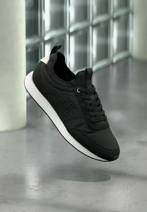 Кроссовки Calvin Klein Retro Runner Laceup, черный/ярко-белый