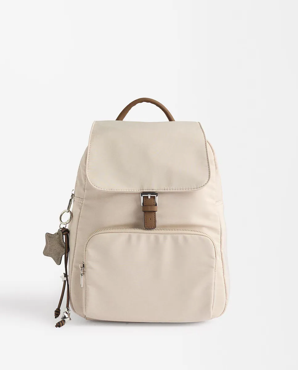 

Женский рюкзак с клапаном и несколькими отделениями на магнитной застежке и подвеской в виде звезды Parfois, цвет Crudo