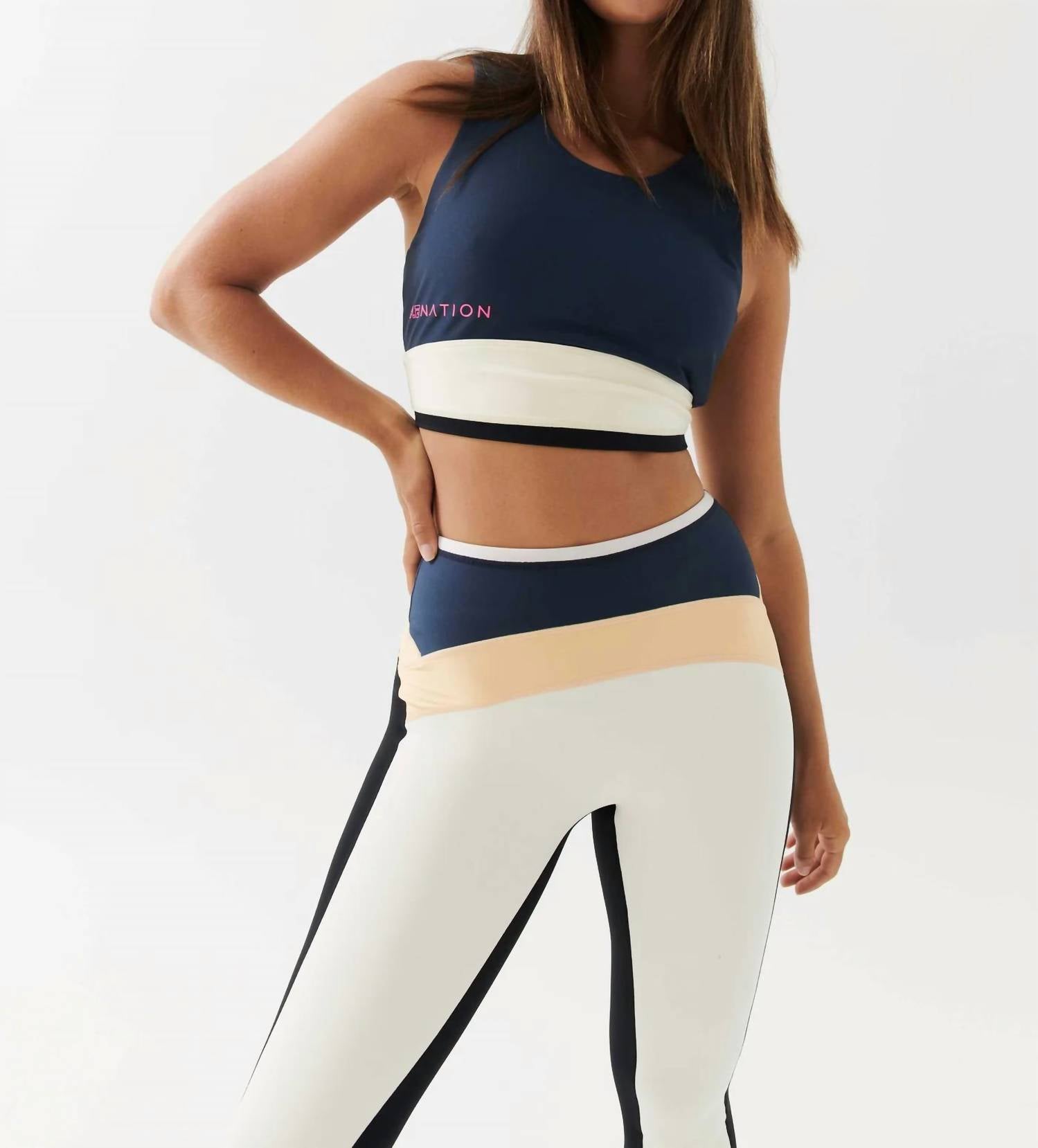 

Спортивный бюстгальтер Outline в цвете Midnight Navy P.E. NATION