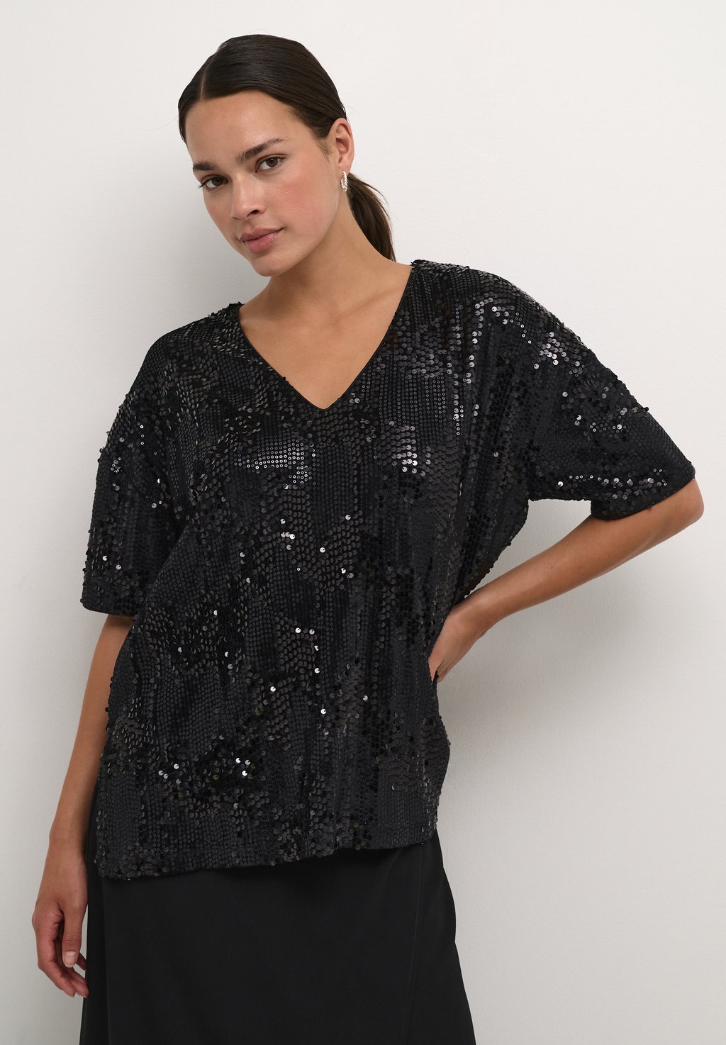 

Футболка с принтом NICOLE SEQUIN Kaffe, черный