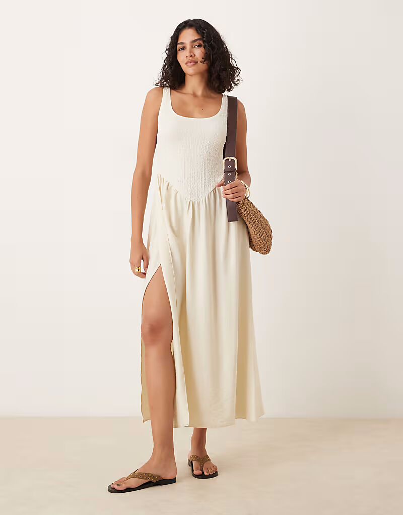 

Платье миди с фактурным лифом и жатым эффектом кремового цвета Asos Design