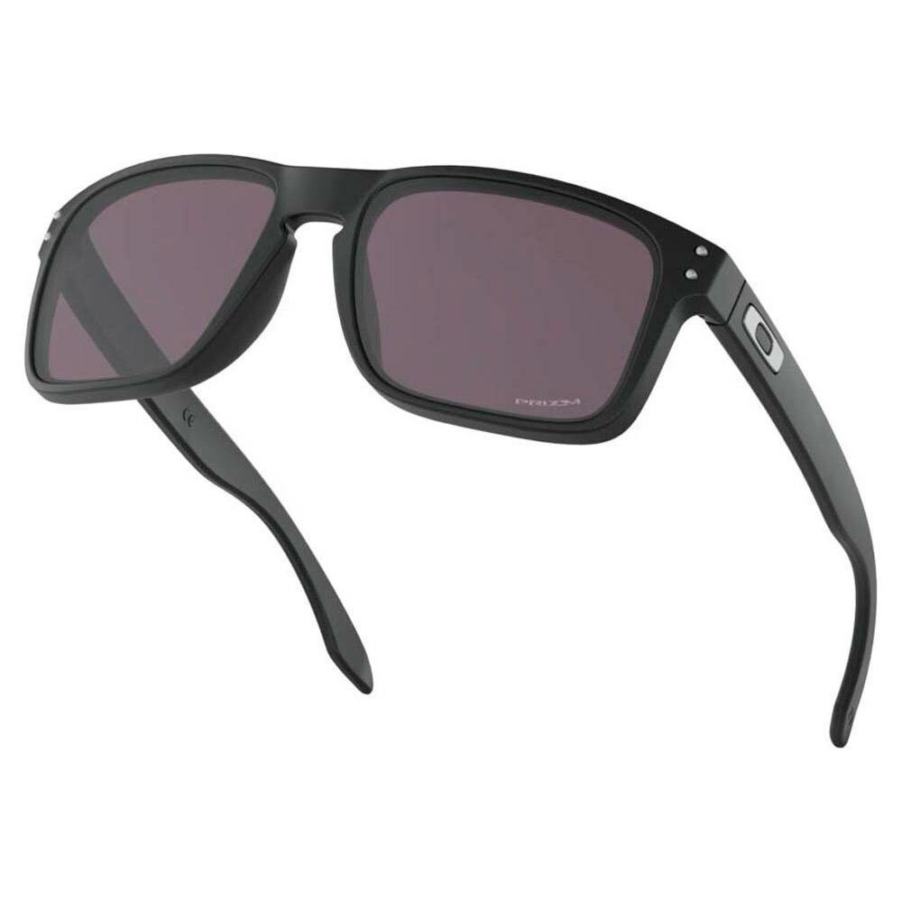 

Солнцезащитные очки Oakley Holbrook, черный