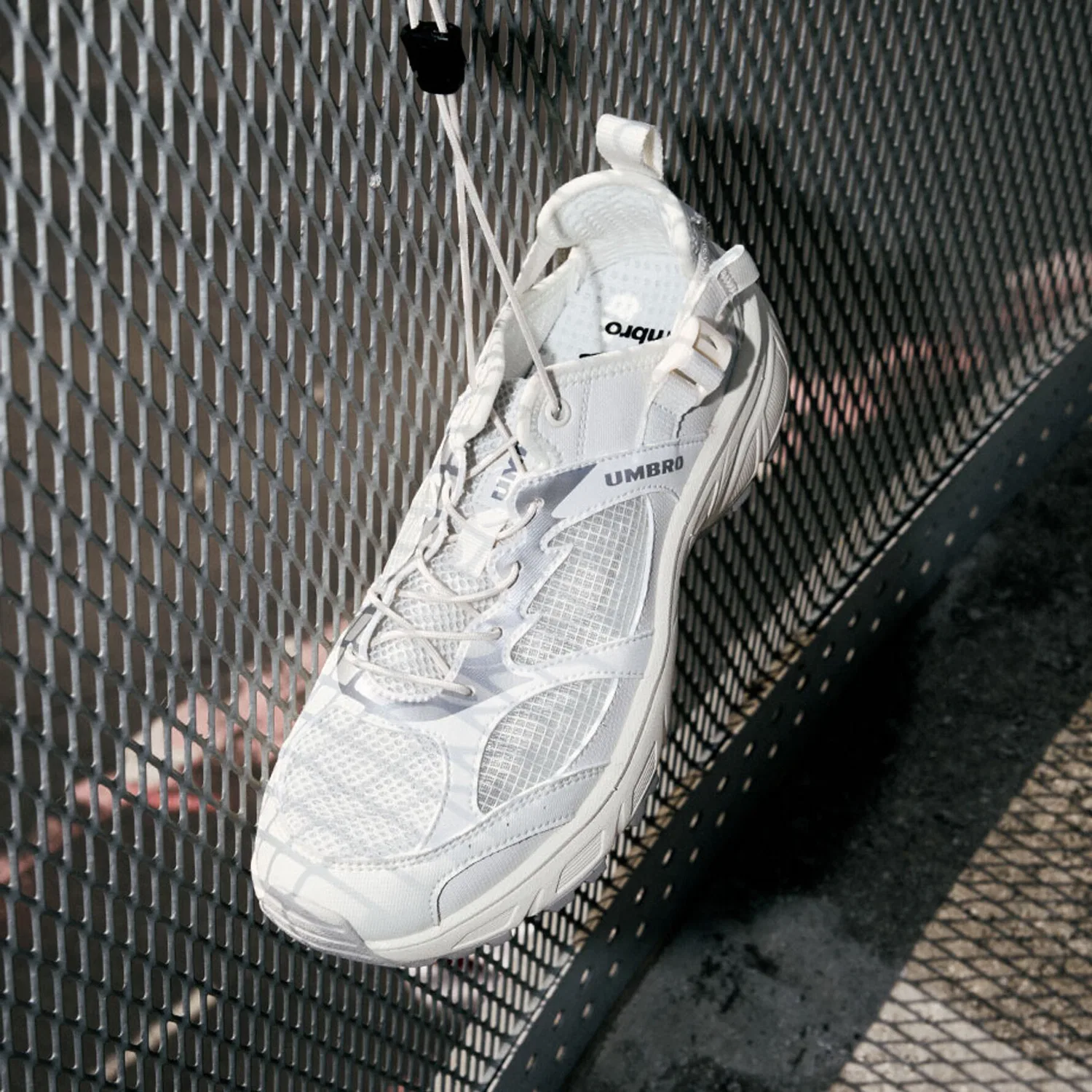 Мужские белые кроссовки Fuse от Umbro