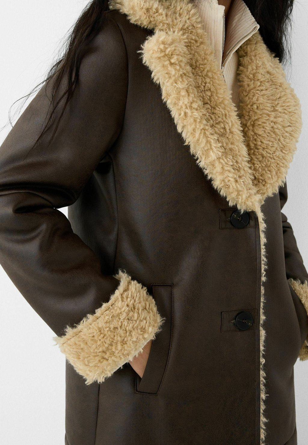 

Зимнее пальто LONG DOUBLE-FACED Bershka, темно-коричневый