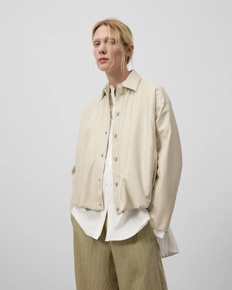 

Женская куртка-бомбер с застежкой на пуговицы и боковыми карманами Adolfo Dominguez, цвет Topo