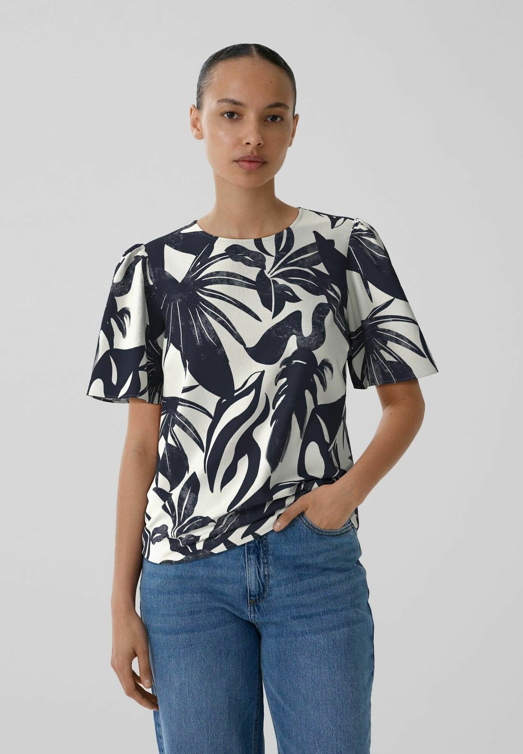 

Блуза BLUMENTOP MIT PUFFÄRMELN UND RUNDHALS VILA, темно-синий