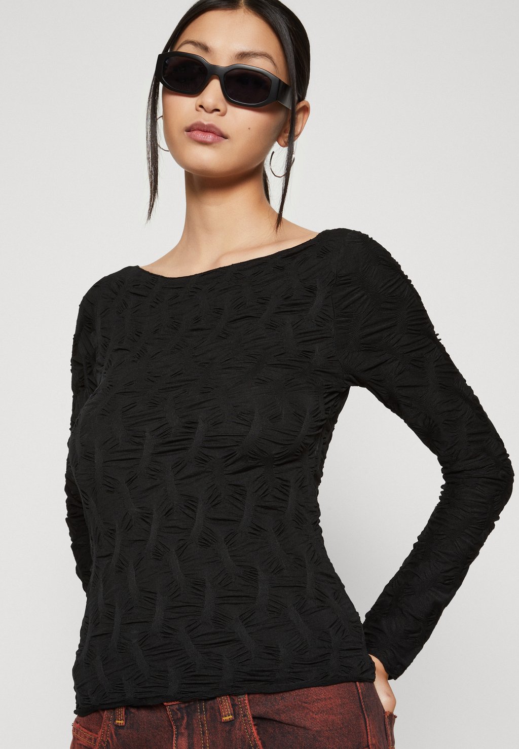 

Рубашка с длинным рукавом TEXTURED LONG SLEEVE Gina Tricot, черный