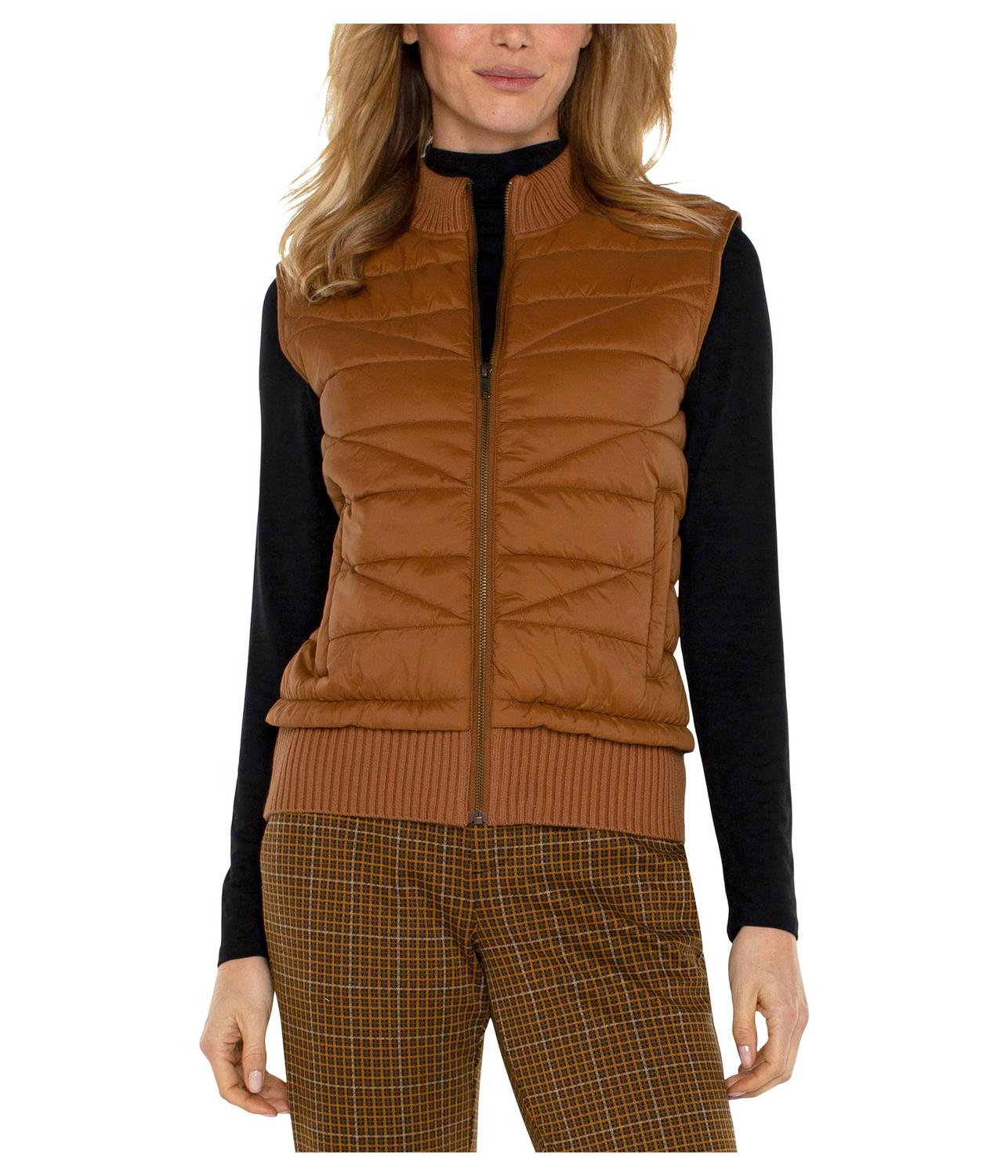 

Свитер Liverpool Los Angeles Petite Sleeveless Quilted Front Full Zip Sweater Vest, цвет Tumeric