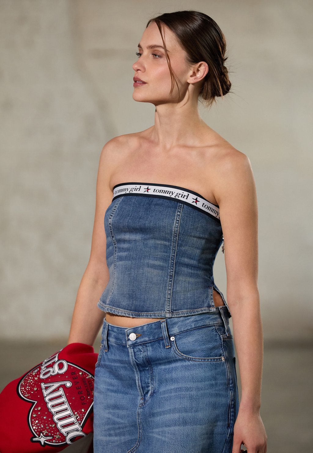 

Топ GIRL TUBE Tommy Jeans, цвет Indigo Wash/Ecru