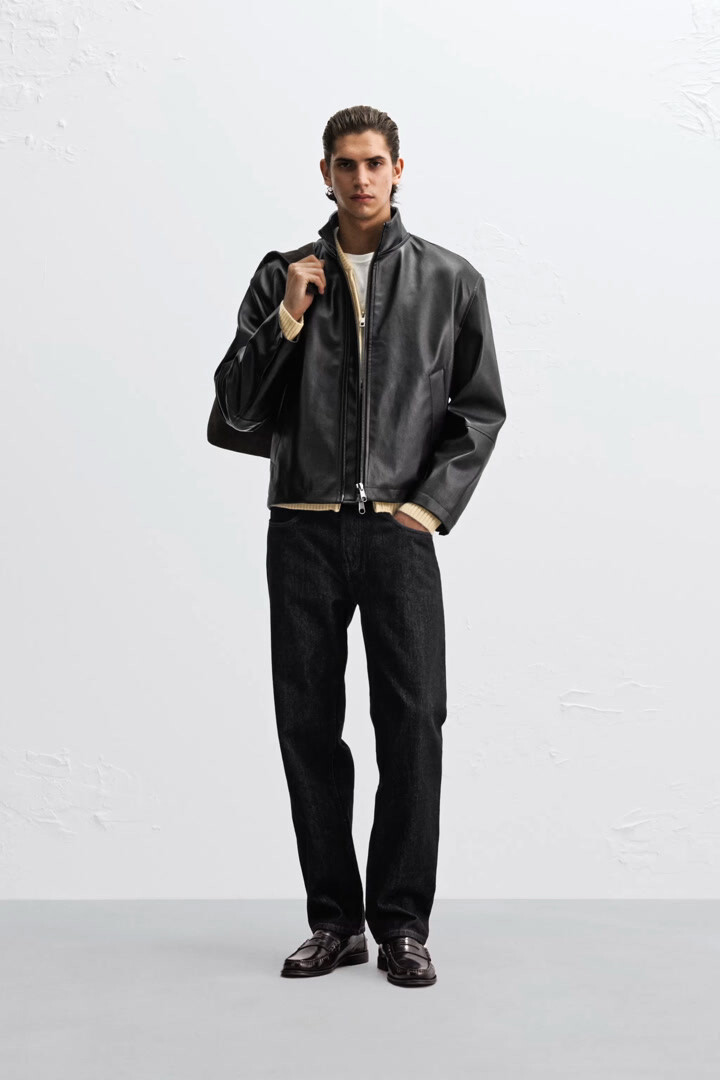 

Куртка с эффектом кожи ZARA, черный