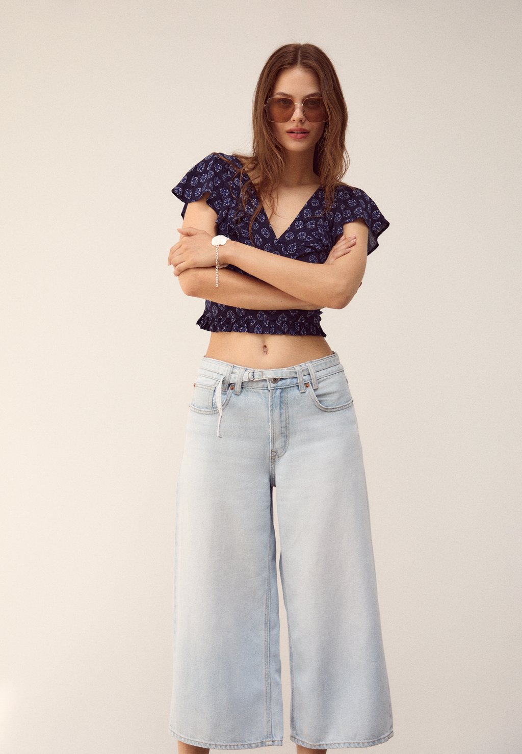 

Блуза FLOWING SHORT SLEEVE Stradivarius, темно-синий