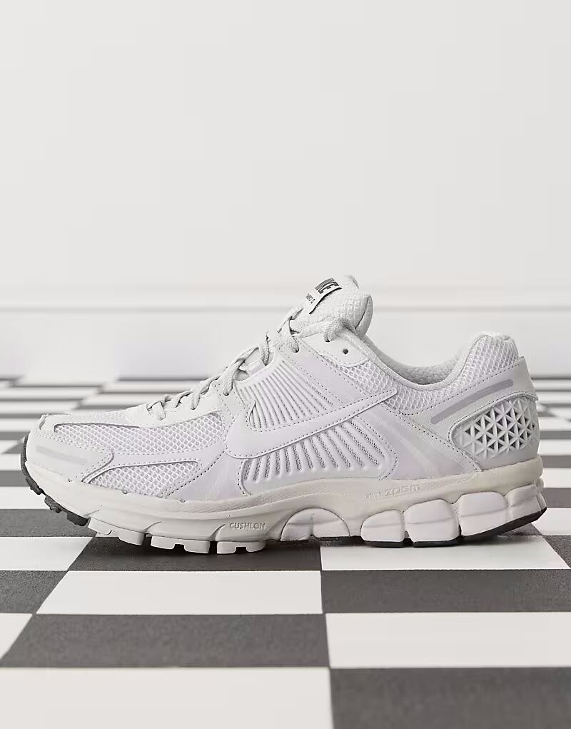 Кроссовки унисекс Nike Zoom Vomero 5 светло-серого цвета — фото 2