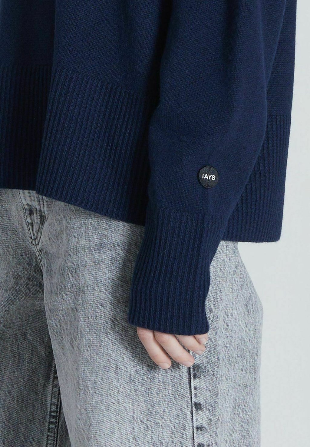 

Джемпер CREW NECK I AM YOUR SISTER, темно-синий