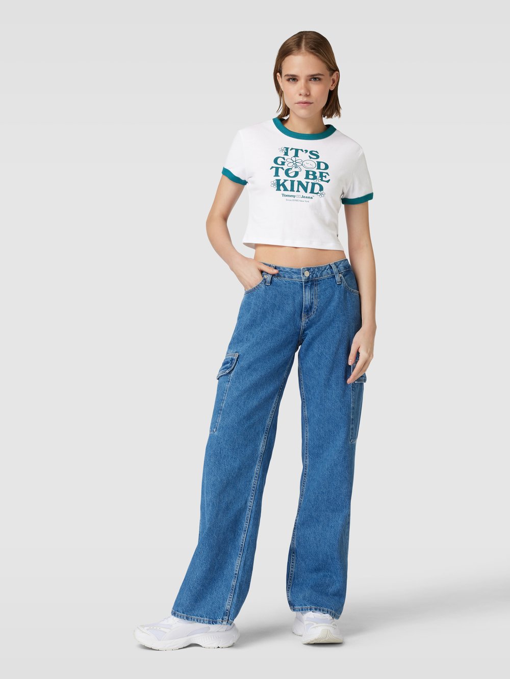 

Укороченная футболка с ярким принтом Tommy Jeans, белый
