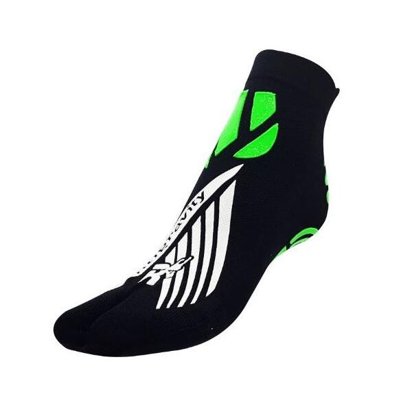 

R-EVENGE Черно-зеленые антигравитационные носки для занятий антигравитацией и силовой йогой.