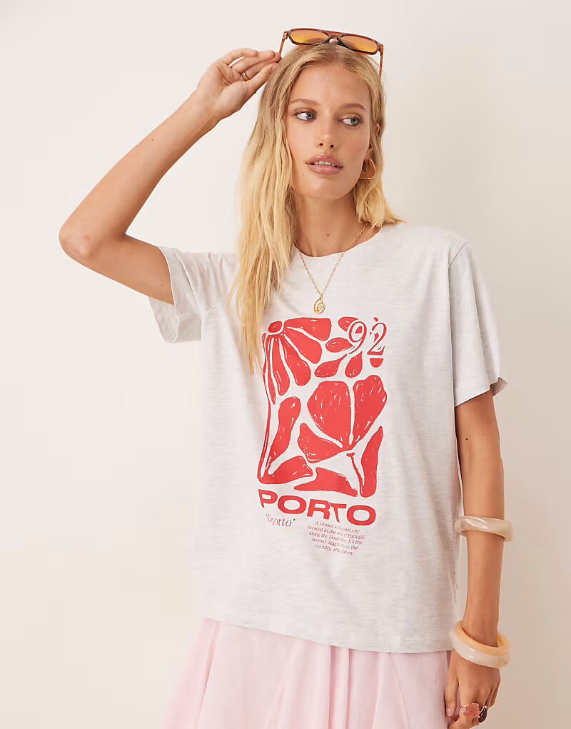 

Футболка ASOS DESIGN прямого кроя с принтом «Порту» цвета ледяной меланж