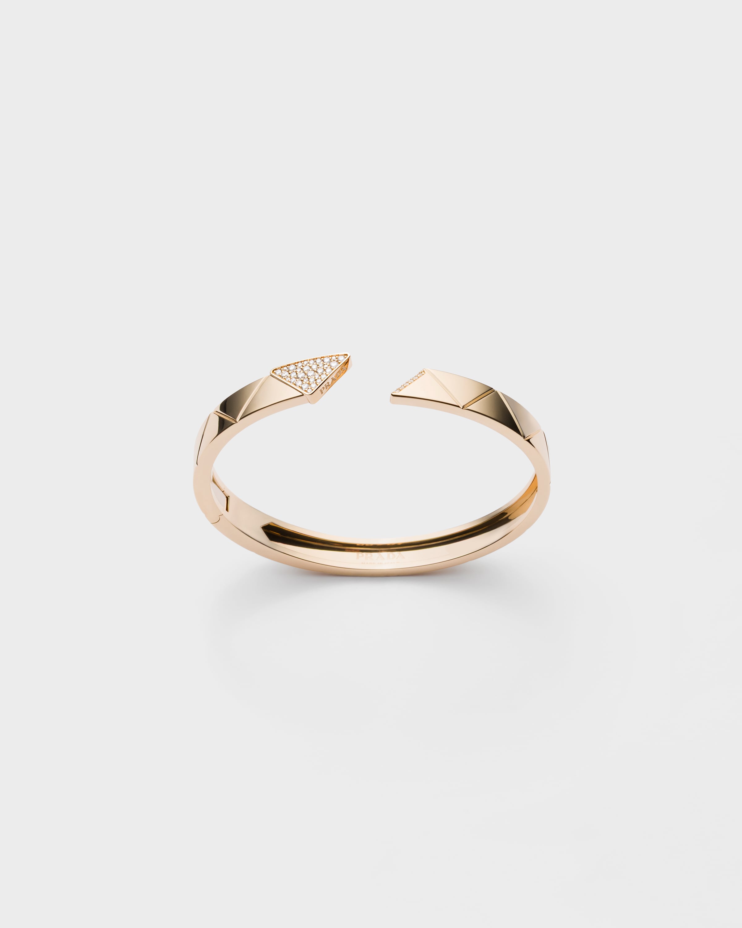 

Браслет-бангл Eternal Gold из желтого золота с бриллиантами Prada, золото/белый