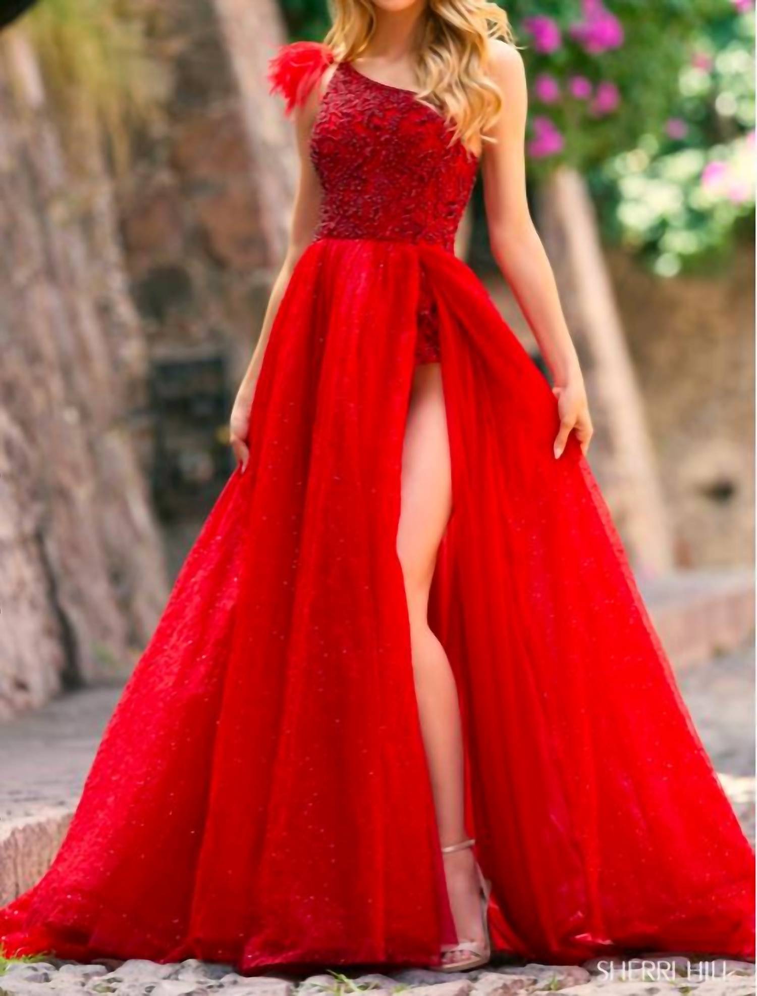 

Платье-боди на одно плечо с бисером в ярко-розовом цвете Sherri Hill