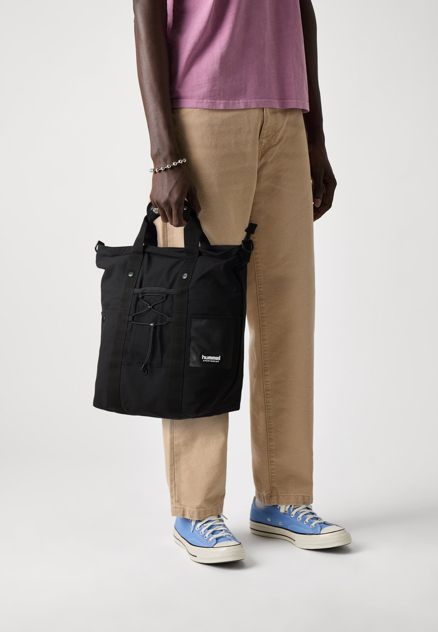 

Спортивная сумка Hummel TOTE BAG SPORTSWEAR UNISEX, Black