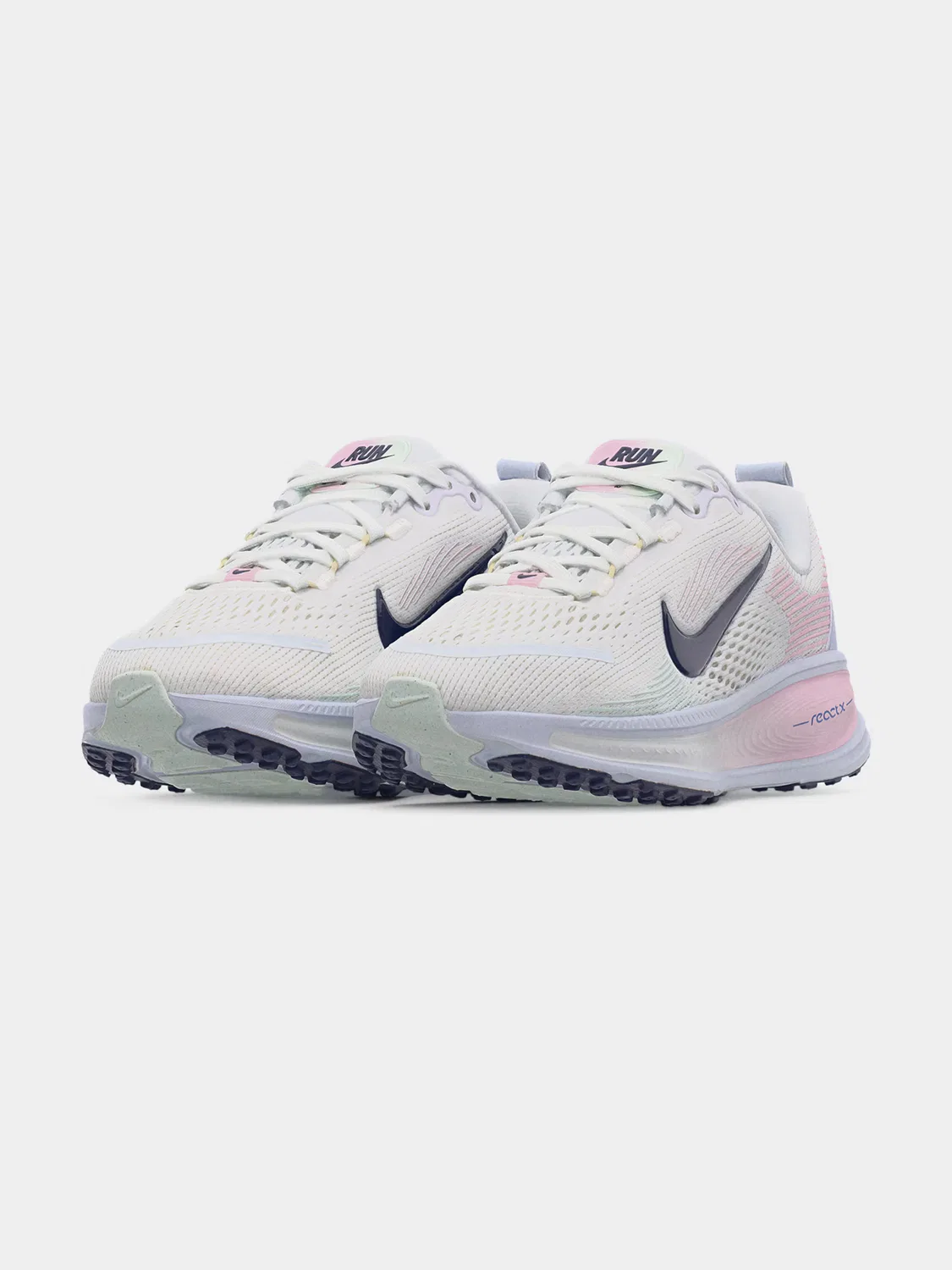 Спортивная обувь 'VOMERO 18' Nike, White — фото 2