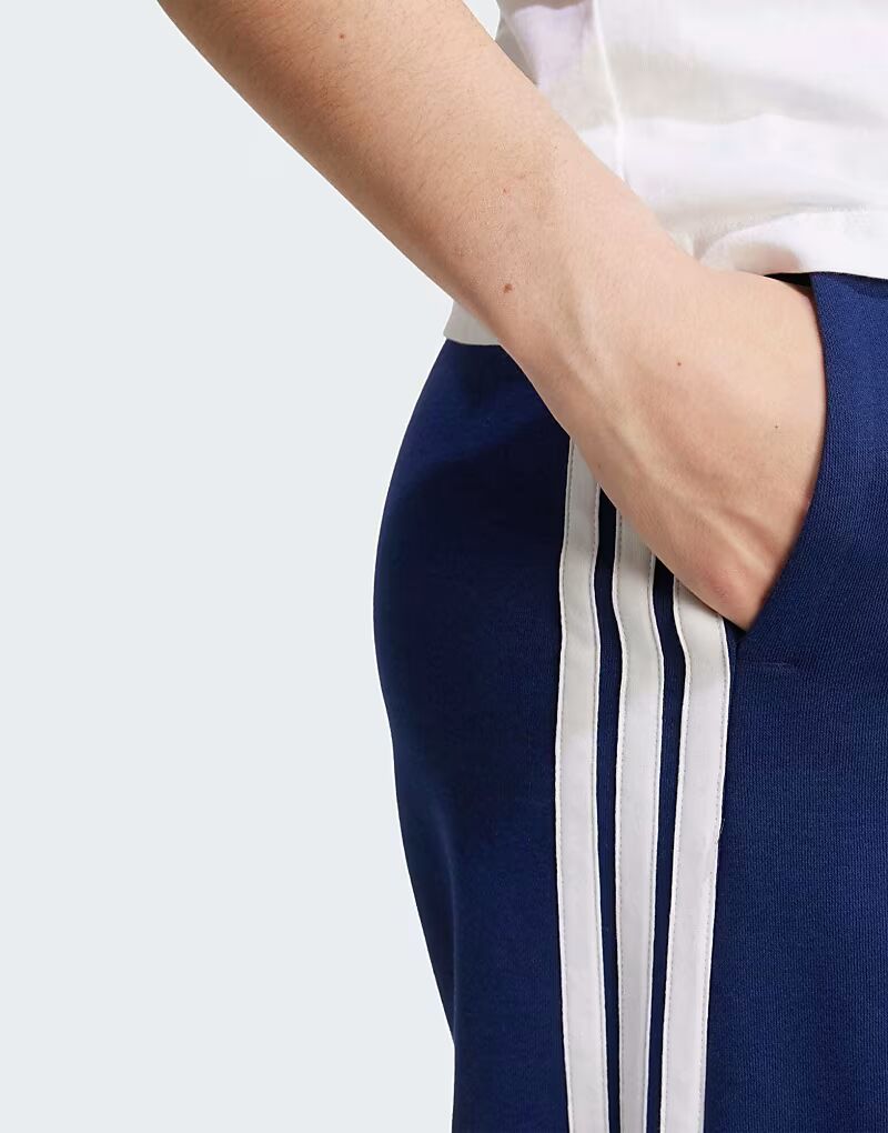 Широкие флисовые брюки Performance с тремя полосками темно-синего цвета Adidas Performance — фото 3