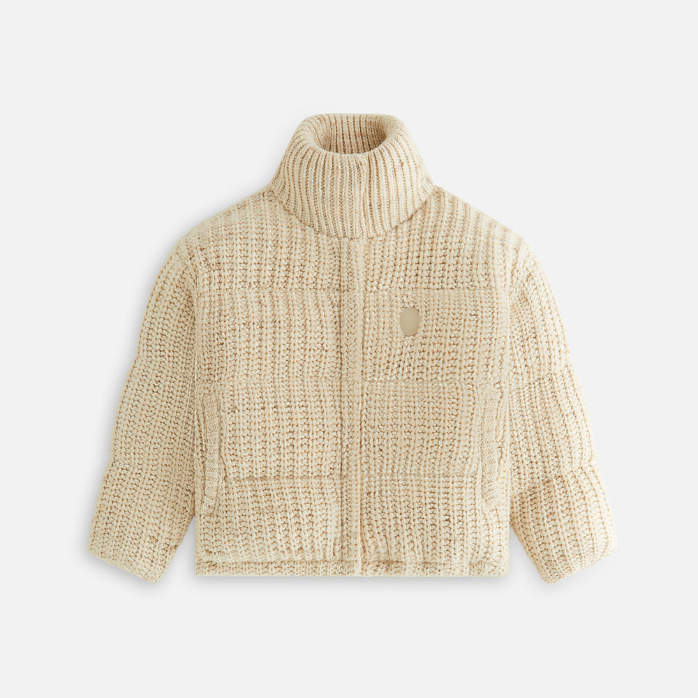 

Пуховик Kith Women Wynne Sweater Puffer, цвет Muslin