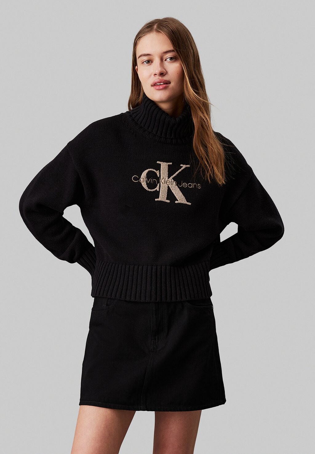 

Вязаный свитер MONOLOGO Calvin Klein, черный