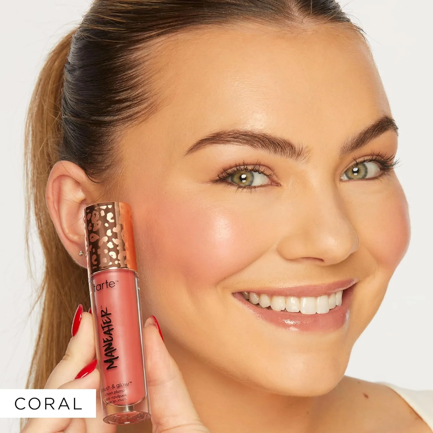 Tarte Maneater Blush & Glow Cheek Plump - легкий тинт и хайлайтер для щек с кокосовой водой, гиалуроновой кислотой и витамином E для увлажненного, гладкого и сияющего финиша, веганский, без жестокости, pink, buff, coral & raspberry — фото 4