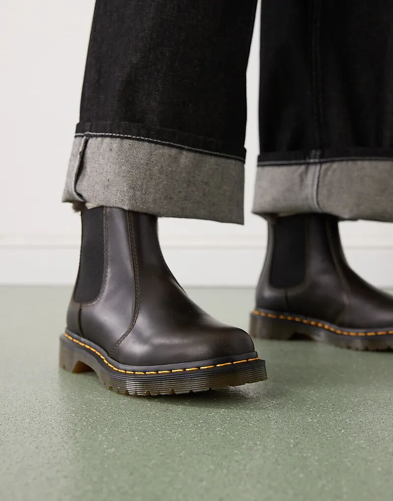 Ботинки челси Dr Martens 2976 Leonore с подкладкой из искусственного меха, темно-коричневого цвета — фото 2