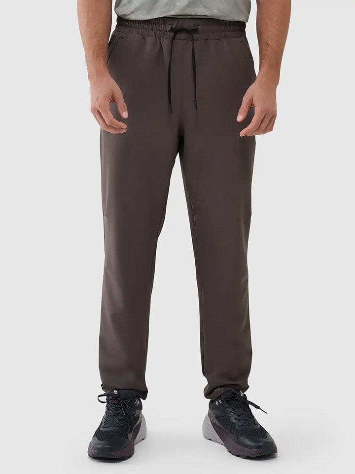 

Коричневые спортивные штаны 4F