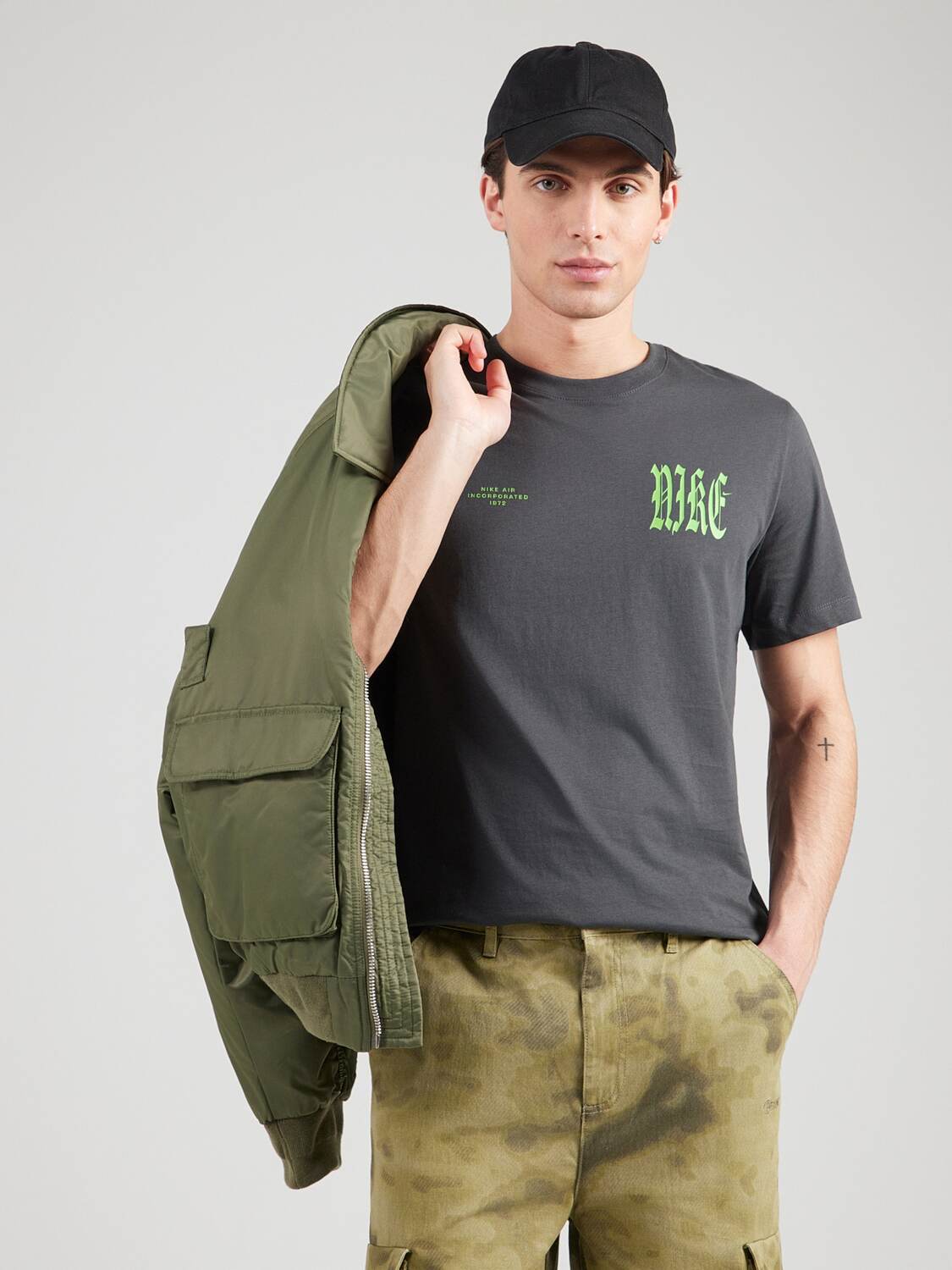 Nike Sportswear Футболка 'WE FLOAT' в цвете Anthracite — фото 4