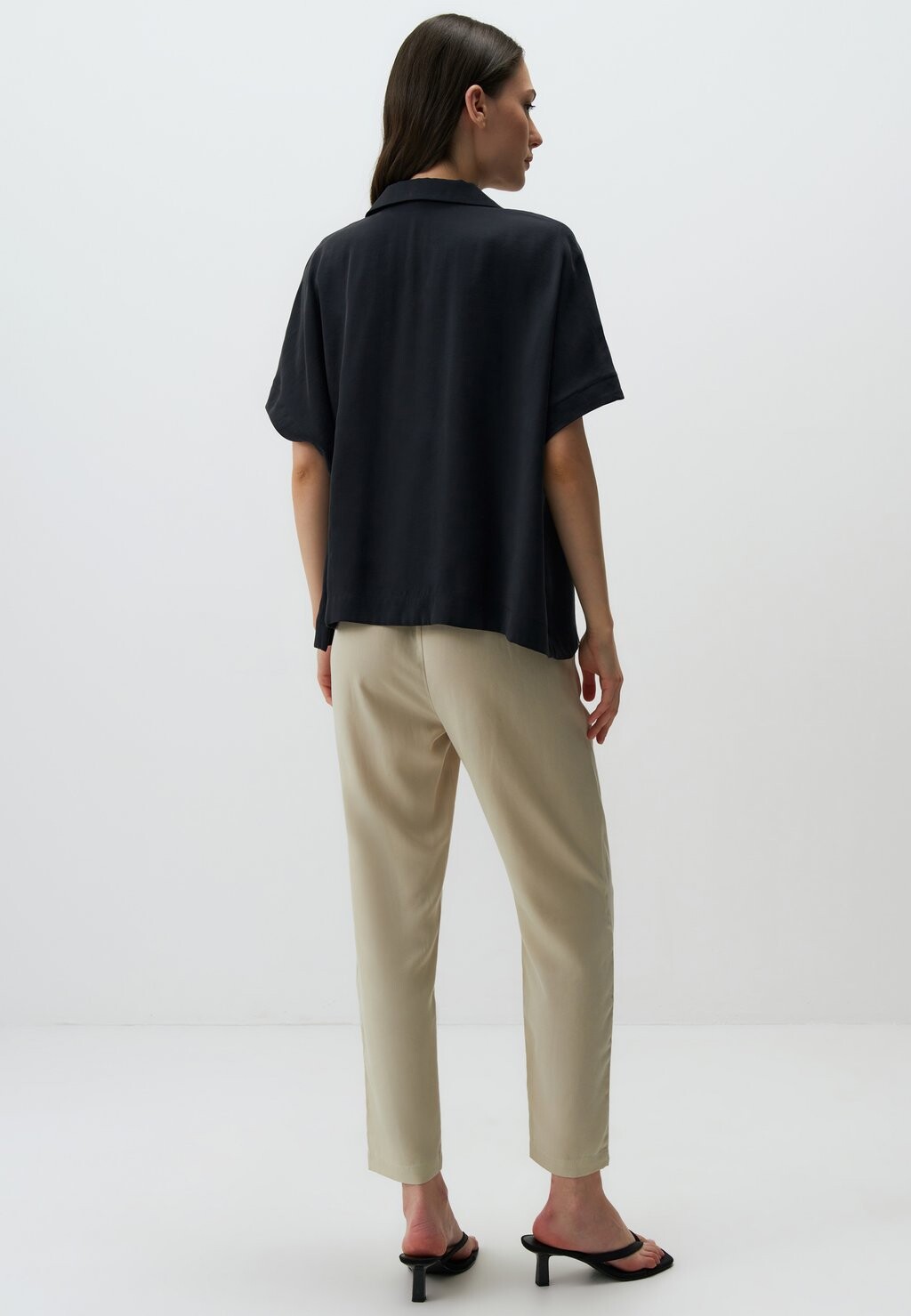

Блуза LOOSE FIT SHORT SLEEVE V-NECK Jimmy Key, черный