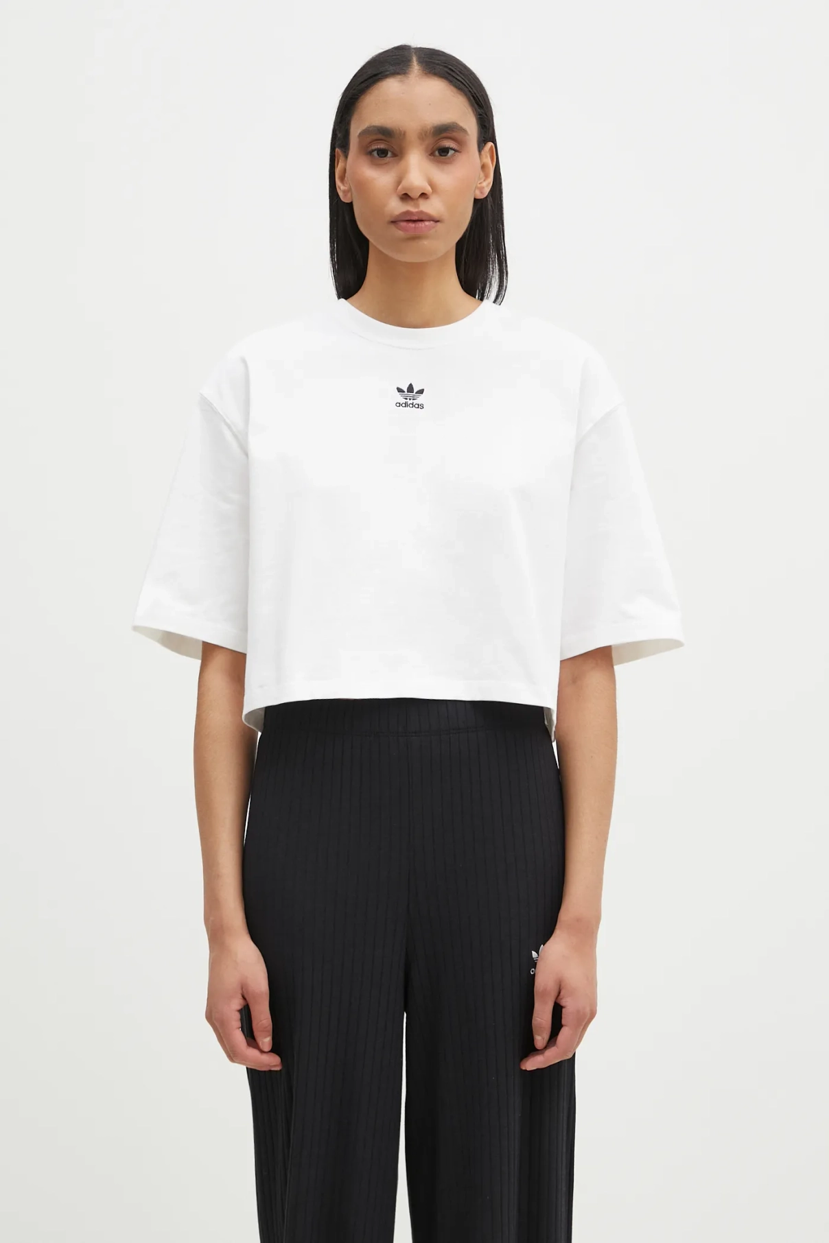 

Базовая футболка adidas Originals, белый