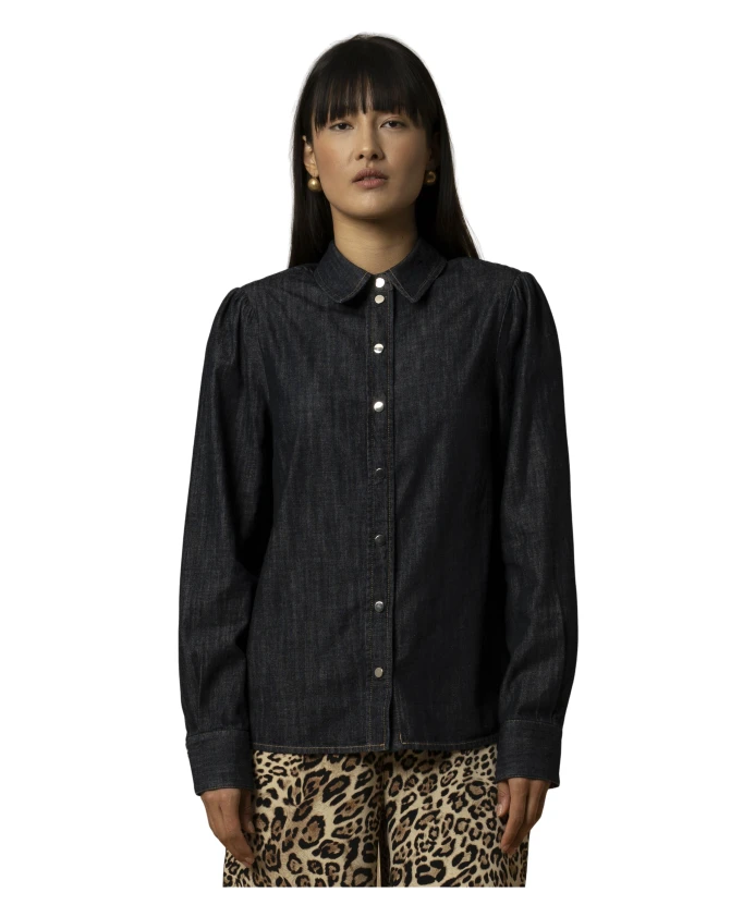 

Стильная джинсовая рубашка с хромированными пуговицами. Kocca, черный