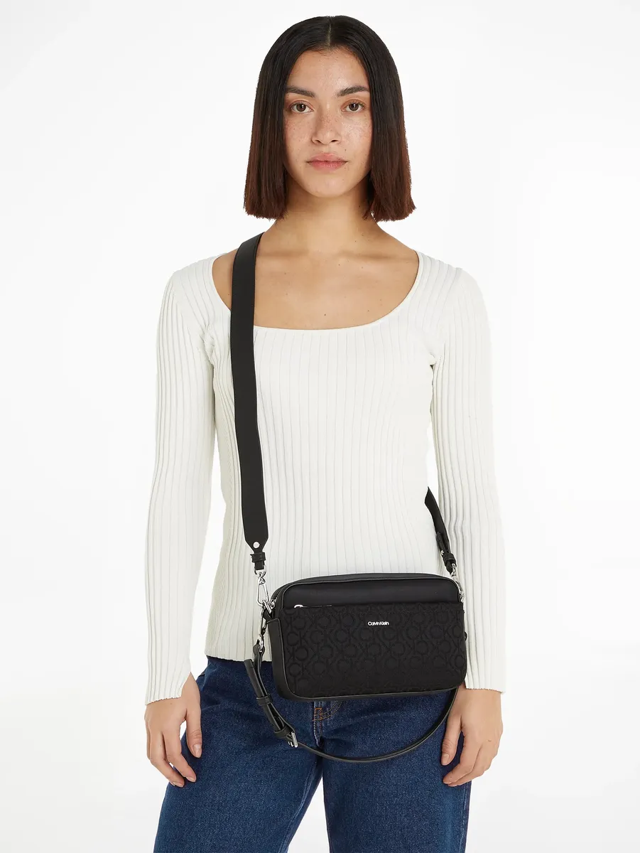 

Сумка через плечо Calvin Klein "CK MUST CONV CAMERA BAG_JCQ", черный