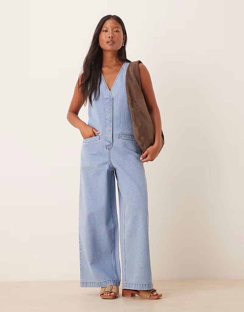 

Джинсовый комбинезон без рукавов с завязками сзади ASOS DESIGN Petite светло-голубого цвета ASOS Petite